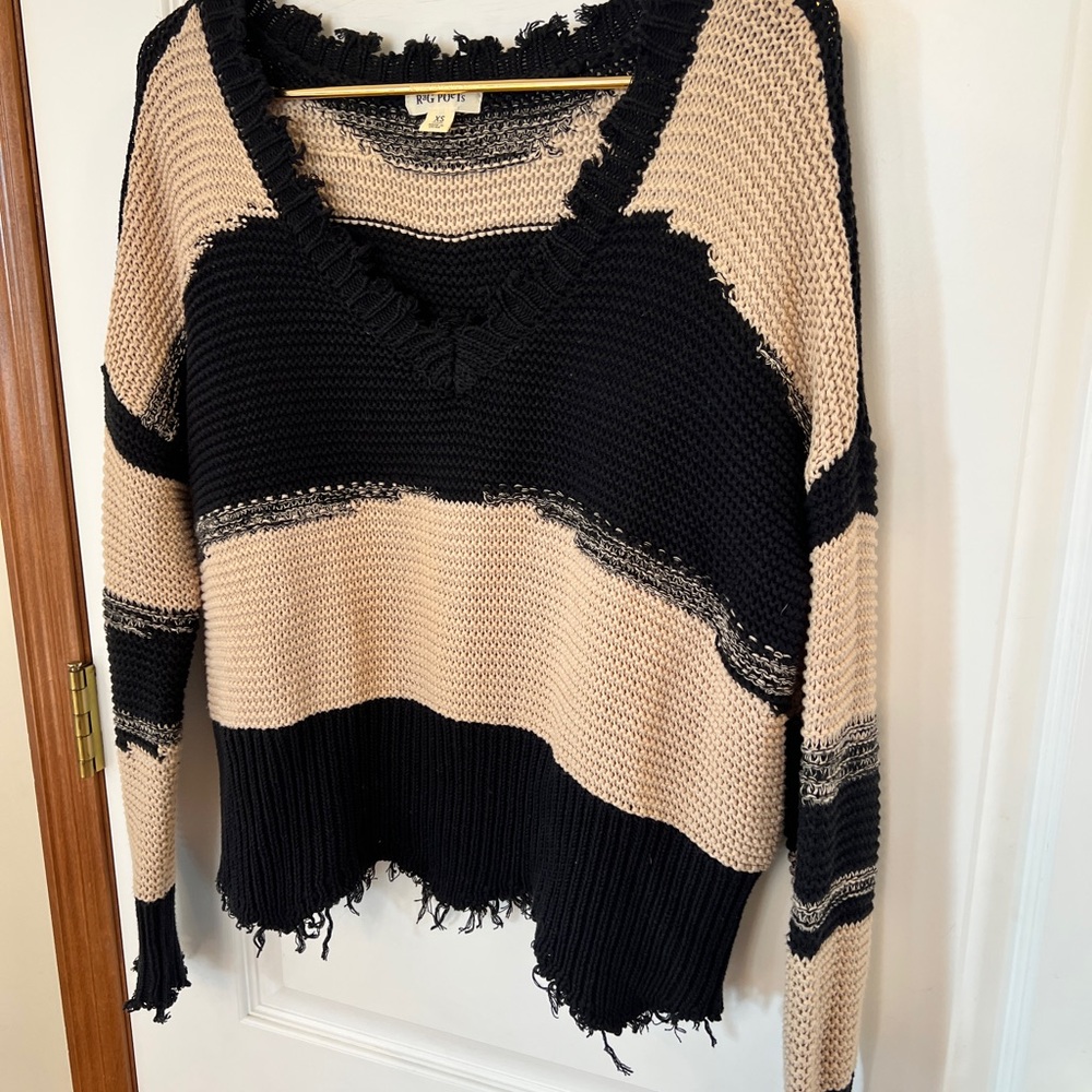 Rag Poets Ladies XS Oversized Black & Tan V-Neck Fringy Sweater